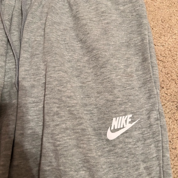 Nike sweatpants - Picture 2 of 4